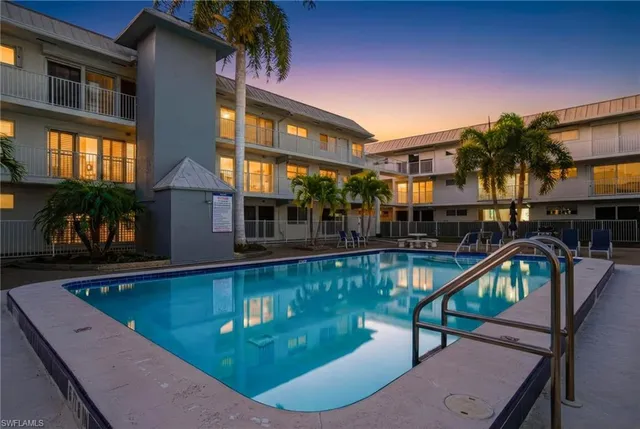 $720,000 | 1100 8th Avenue South, Unit 206C, Naples, FL 34102