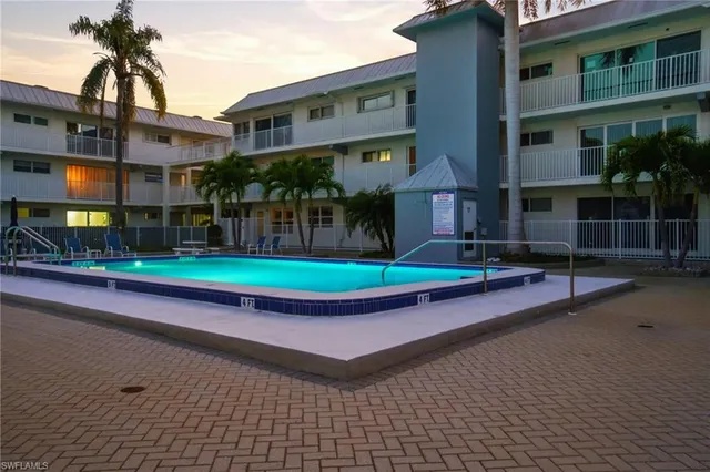 $720,000 | 1100 8th Avenue South, Unit 206C, Naples, FL 34102