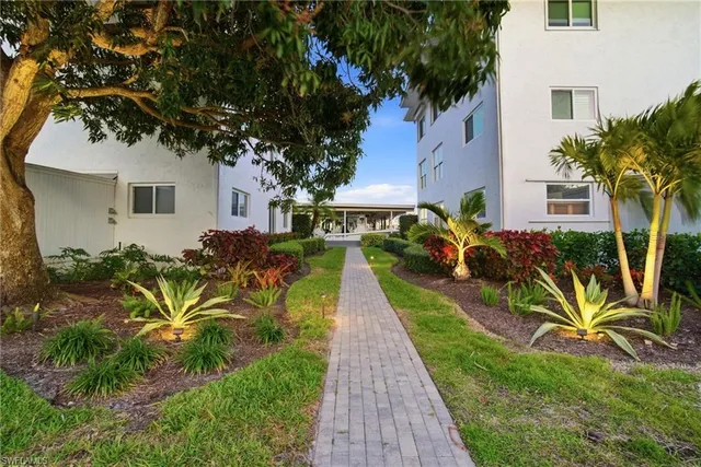 $720,000 | 1100 8th Avenue South, Unit 206C, Naples, FL 34102