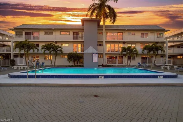 $720,000 | 1100 8th Avenue South, Unit 206C, Naples, FL 34102