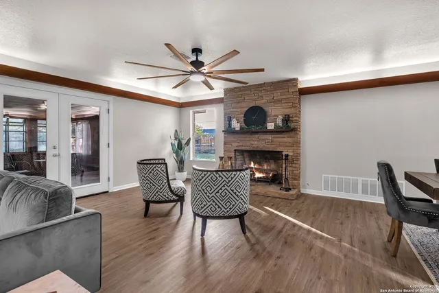 a view of empty room with window