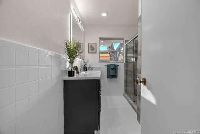 $470,000 | 212 Atwater Drive, Castle Hills, TX 78213