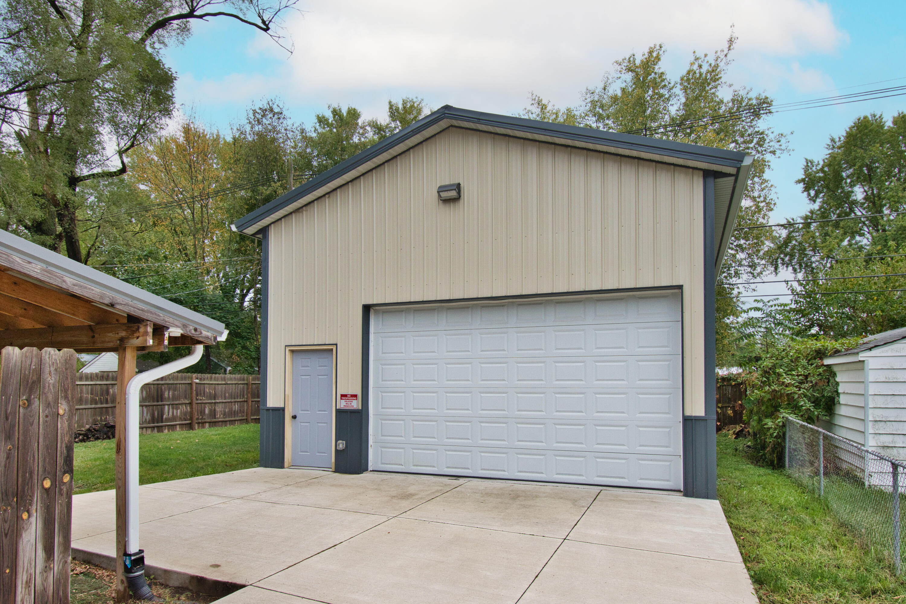 1522 Cherry Street Niles, MI 49120 - Photo 2 of 35 DSC_9740