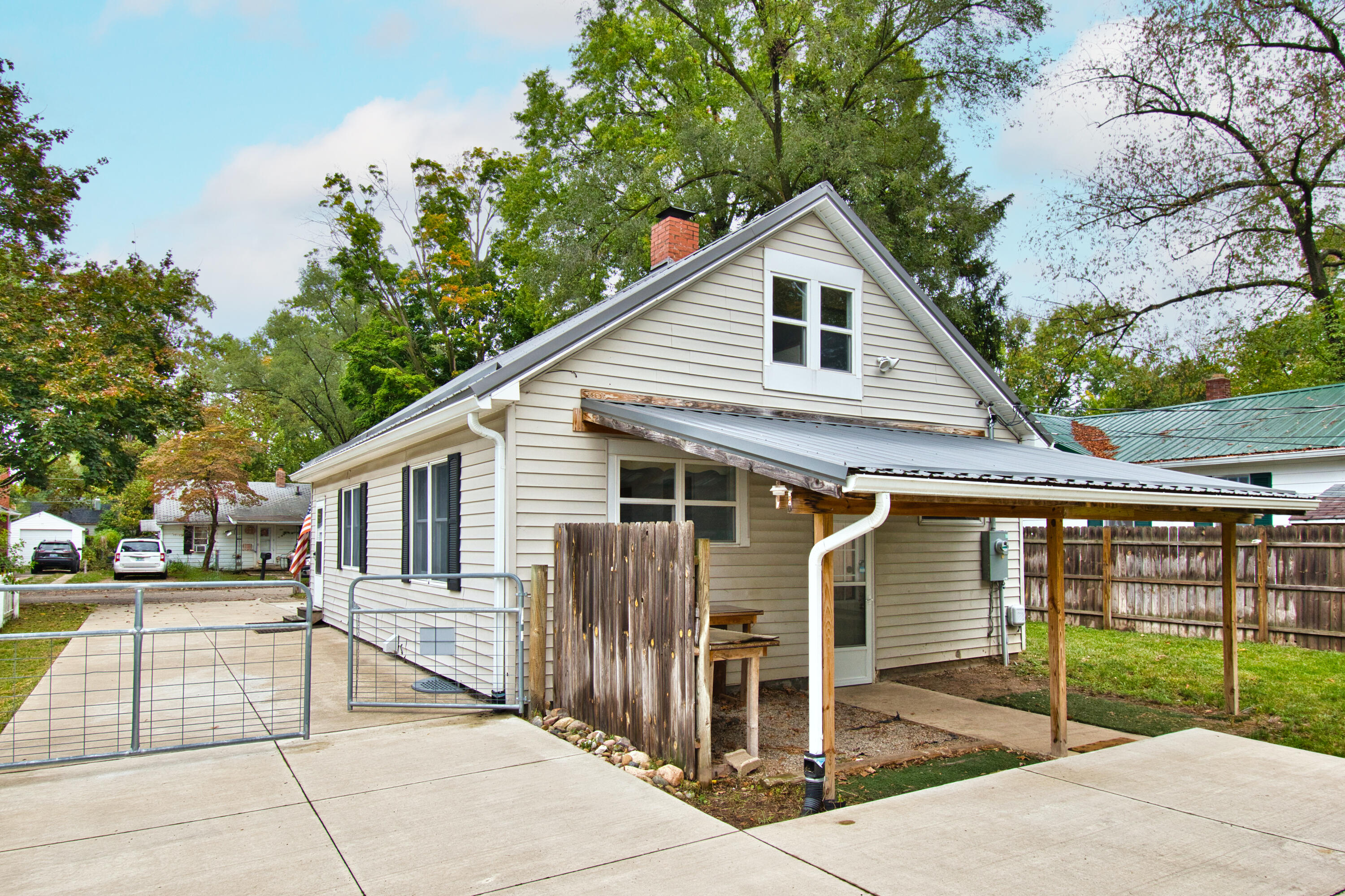 1522 Cherry Street Niles, MI 49120 - Photo 3 of 35 DSC_9750