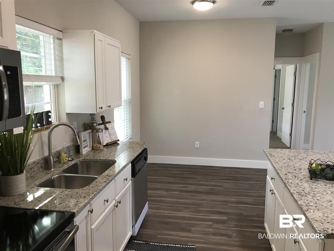68 Steele Lane Loxley, AL 36551 - Photo 5 of 21 Kitchen and Dining