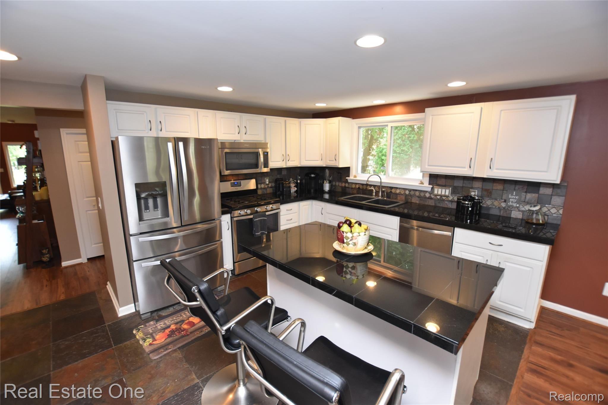5129 Reymont Road Waterford, MI 48327 - Photo 17 of 34 DSC_0079.JPG