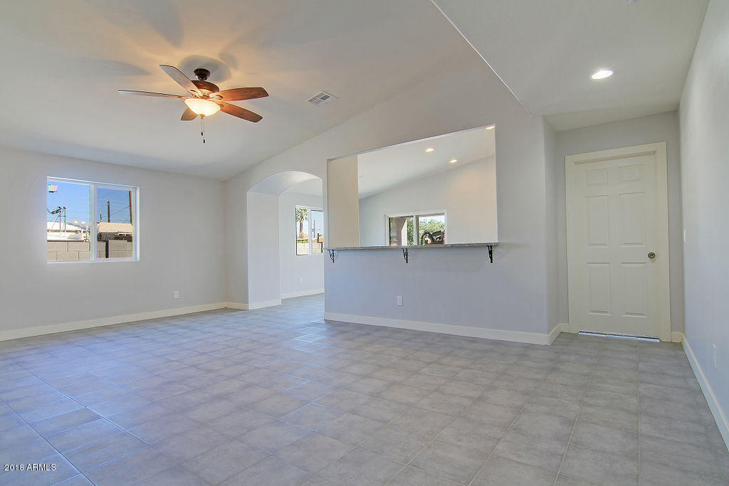 1511 West Mountain View Road Phoenix, AZ 85021 - Photo 3 of 33 LivingRm_0293