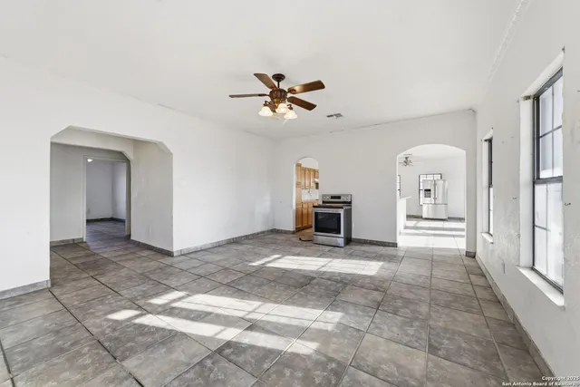 $345,000 | 113 Private Road 6744, Natalia, TX 78059