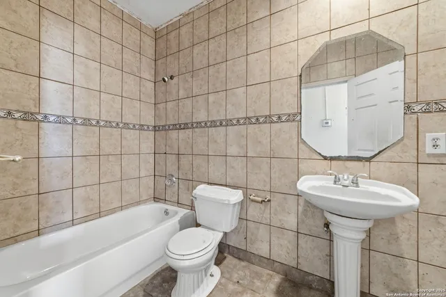 $345,000 | 113 Private Road 6744, Natalia, TX 78059