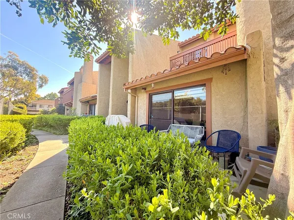 $610,000 | 560 Rosewood Avenue, Camarillo, CA 93010