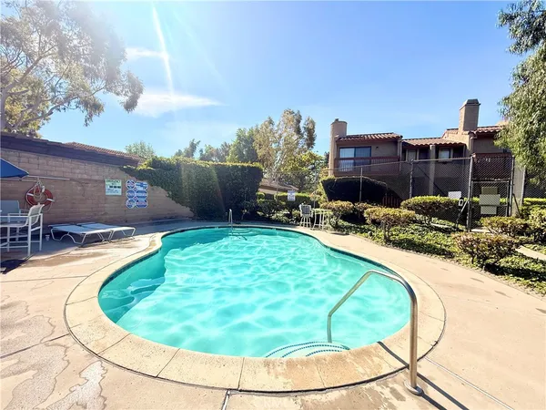 $610,000 | 560 Rosewood Avenue, Camarillo, CA 93010