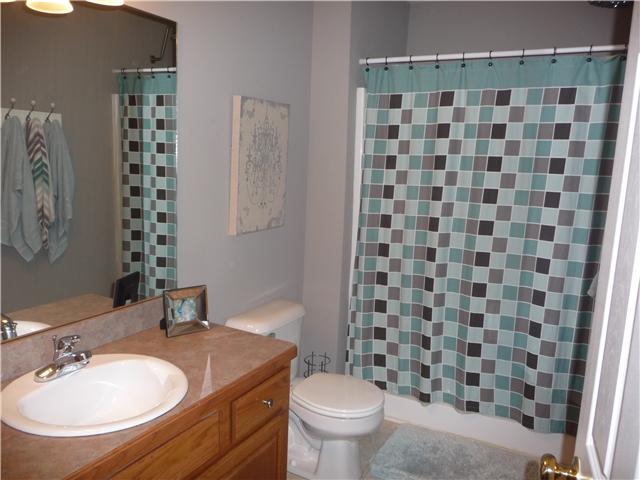 634 Chestnut Court Springfield, TN 37172 - Photo 12 of 20 Upstairs Bath