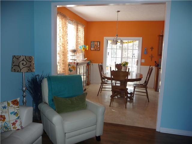 634 Chestnut Court Springfield, TN 37172 - Photo 3 of 20 Living Area open to Dining that leads to an incredible Sun Room. Lots of Natural Lighting in this home.