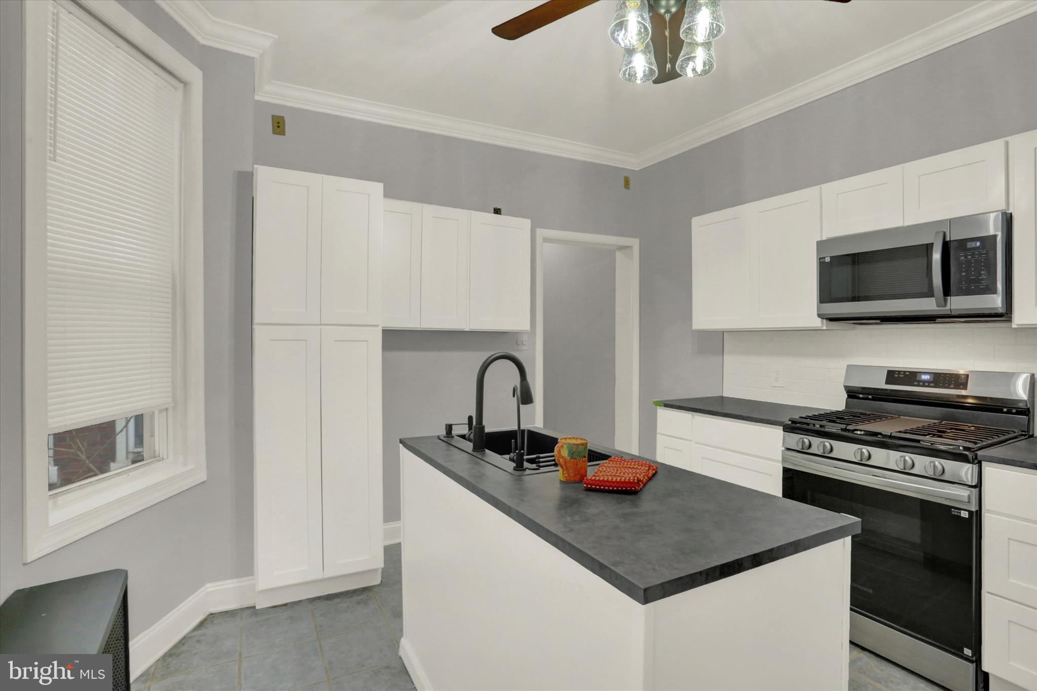 368 Pine Street Steelton, PA 17113 - Photo 11 of 37 Island w/dishwasher