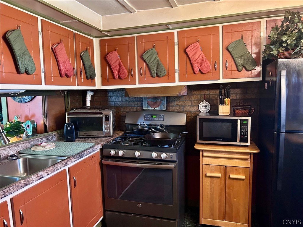 2524 Middle Road Oneida, NY 13409 - Photo 6 of 23