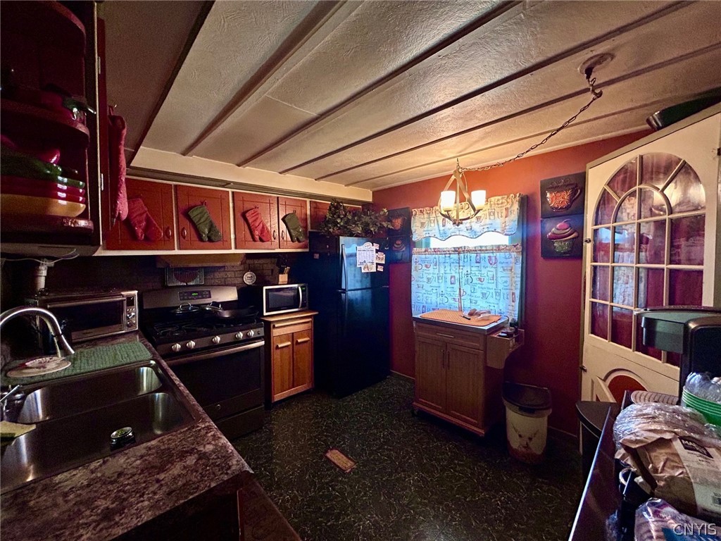 2524 Middle Road Oneida, NY 13409 - Photo 7 of 23