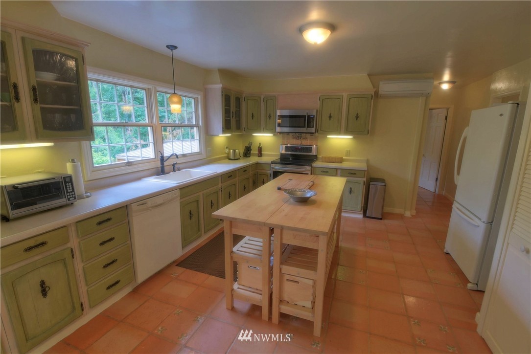 5305 Reese Hill Road Sumas, WA 98295 - Photo 6 of 25