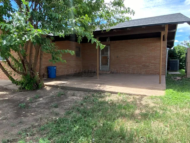 $189,900 | 613 South Pearl Street, Stratford, TX 79084