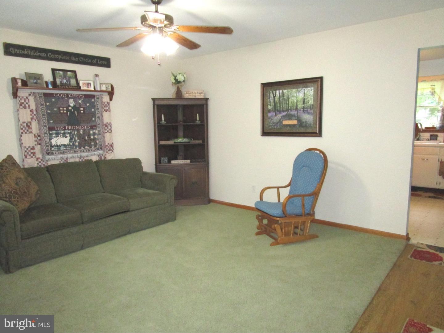 57 Harvard Road Pennsville, NJ 08070 - Photo 6 of 25 Living Room