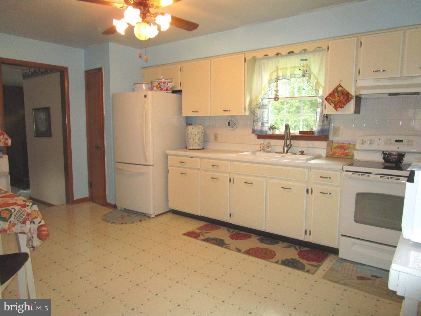 57 Harvard Road Pennsville, NJ 08070 - Photo 8 of 25 Kitchen