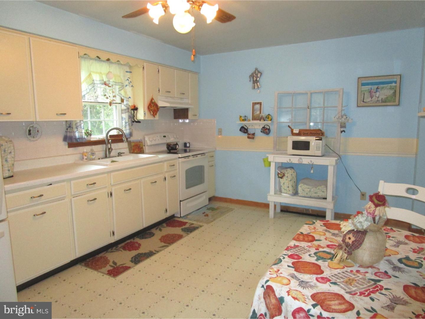 57 Harvard Road Pennsville, NJ 08070 - Photo 9 of 25 Kitchen