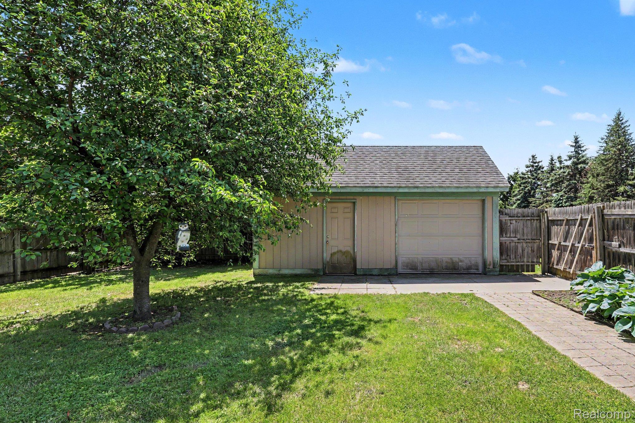 46430 Schoenherr Road Utica, MI 48315 - Photo 6 of 34 006_file_4242.jpg