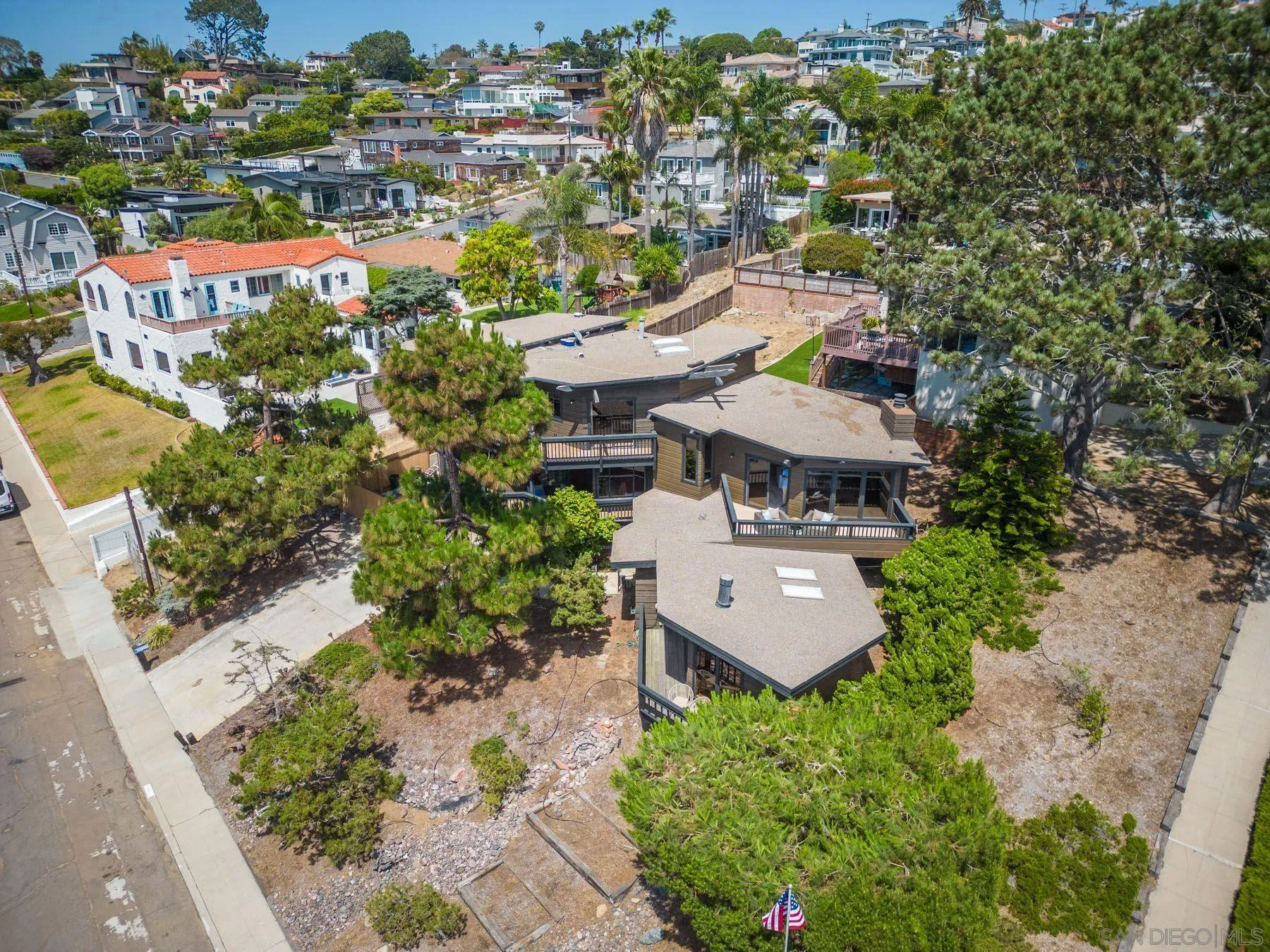 1005 Cornish Drive San Diego, CA 92107 - Photo 64 of 71 an aerial view of a house with a garden