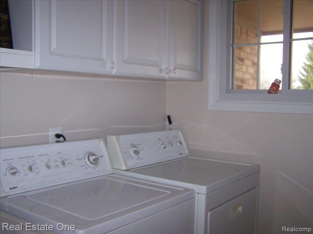 10 Foxboro Drive Rochester, MI 48309 - Photo 11 of 12 First Floor Laundry