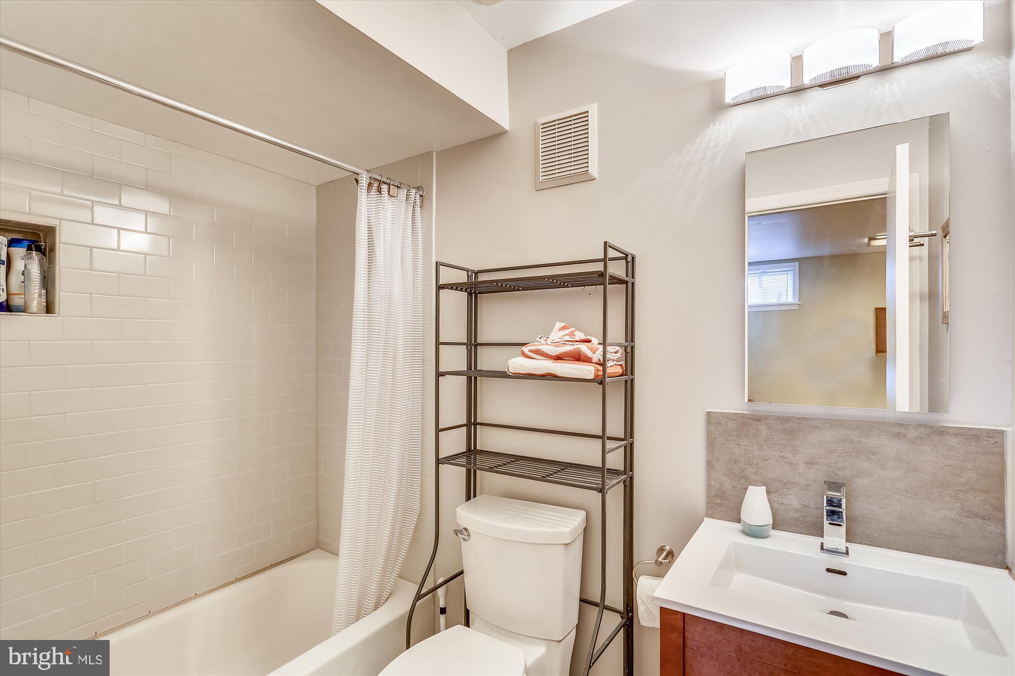 1755 Glastonberry Road Potomac, MD 20854 - Photo 29 of 100