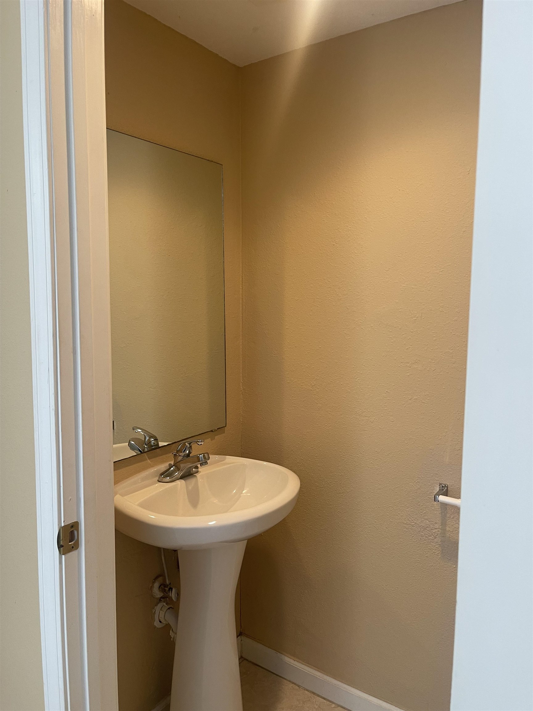 4420 Carter Road, Unit 41 St. Augustine, FL 32086 - Photo 3 of 10 a bathroom with a sink and mirror