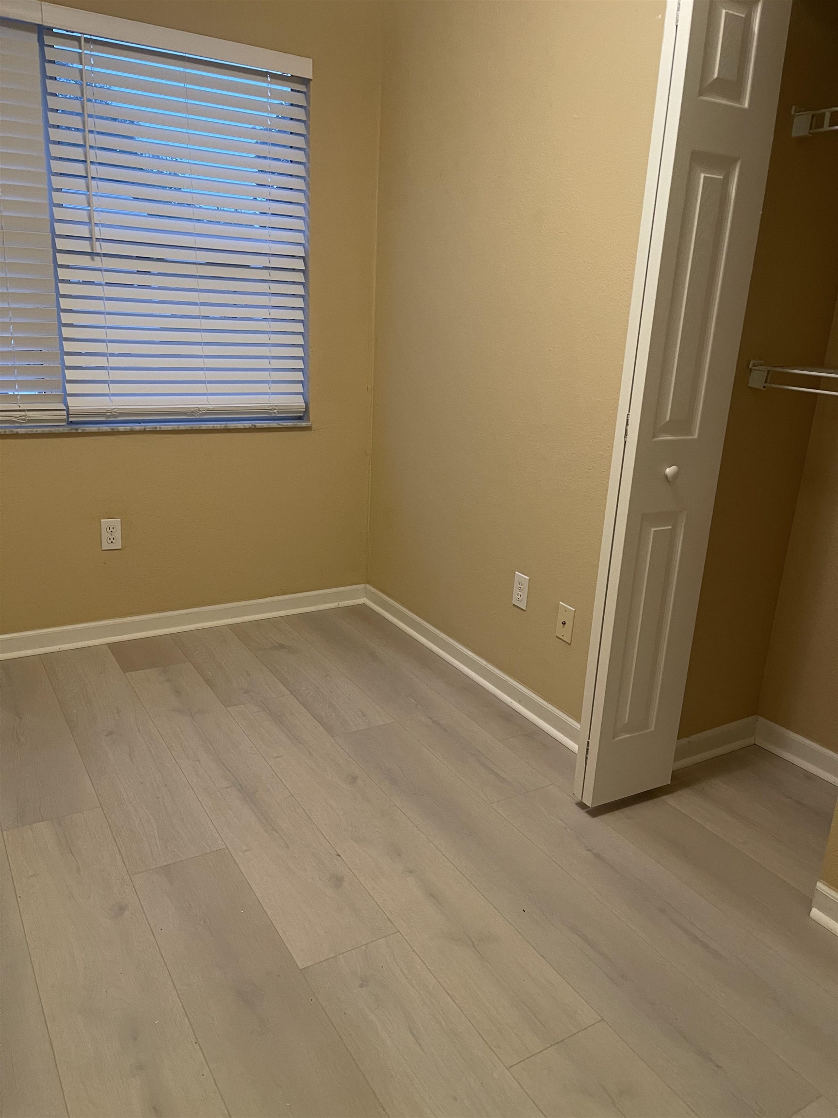 4420 Carter Road, Unit 41 St. Augustine, FL 32086 - Photo 5 of 10 an empty room with a window