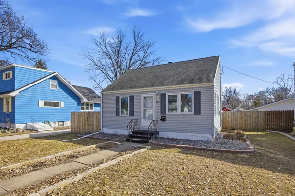 $205,000 | 1613 10th Street North, Fargo, ND 58102