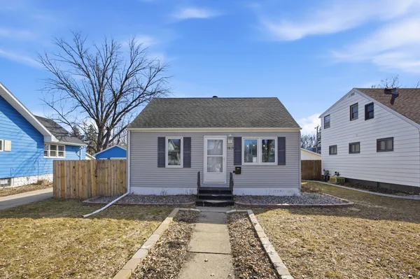 $205,000 | 1613 10th Street North, Fargo, ND 58102