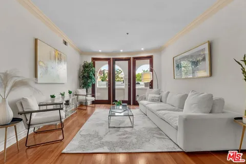 $1,049,000 | 10364 Almayo Avenue, Unit 305, Los Angeles, CA 90064