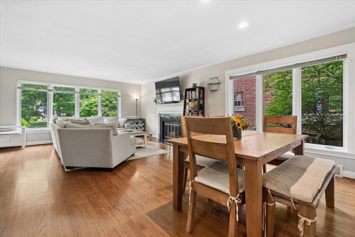 2422 Ridgeway Avenue Evanston, IL 60201 - Photo 8 of 26