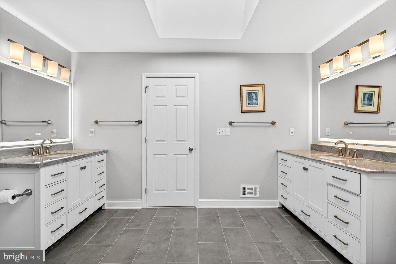 23 Zaitz Farm Road West Windsor, NJ 08550 - Photo 41 of 63 Primary athroom