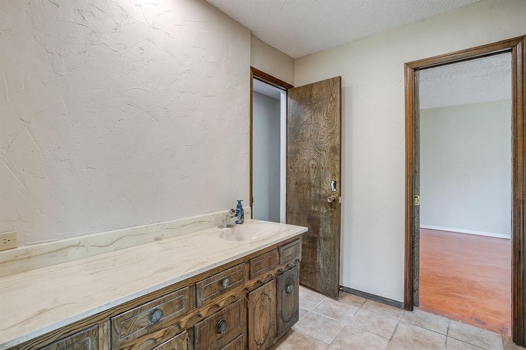 1417 Tarver Road Burleson, TX 76028 - Photo 25 of 39