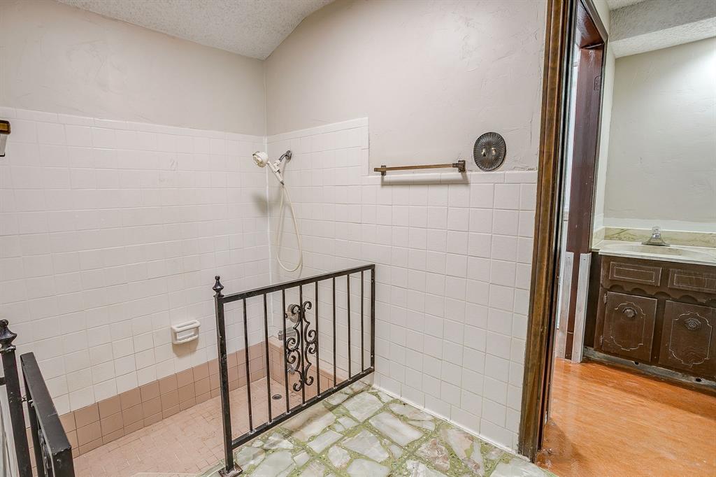 1417 Tarver Road Burleson, TX 76028 - Photo 32 of 39