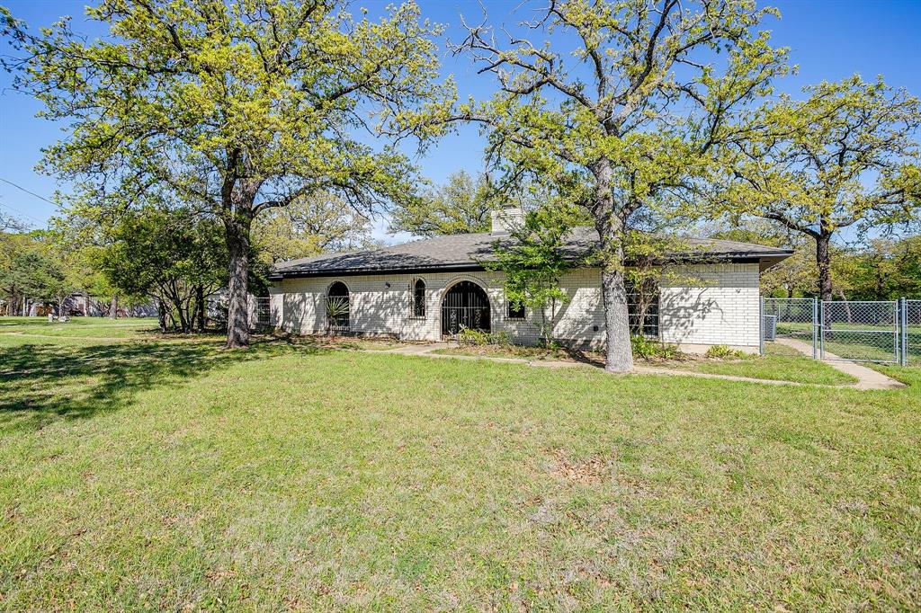 1417 Tarver Road Burleson, TX 76028 - Photo 4 of 39