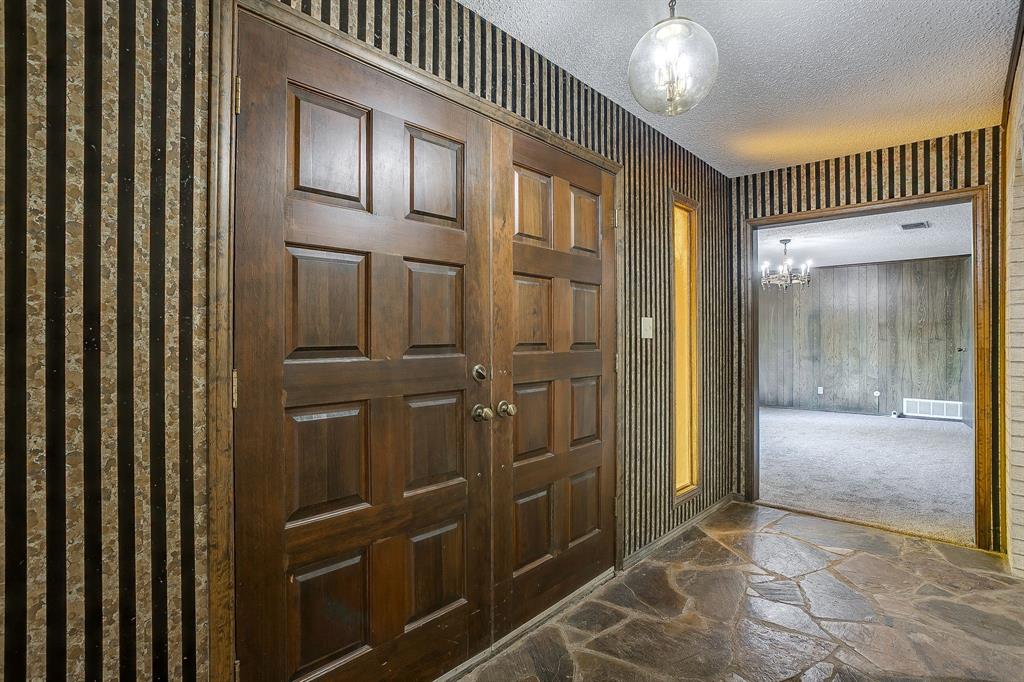 1417 Tarver Road Burleson, TX 76028 - Photo 7 of 39