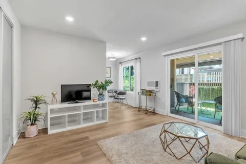 $485,000 | 8644 Via Mallorca, Unit F, La Jolla, CA 92037
