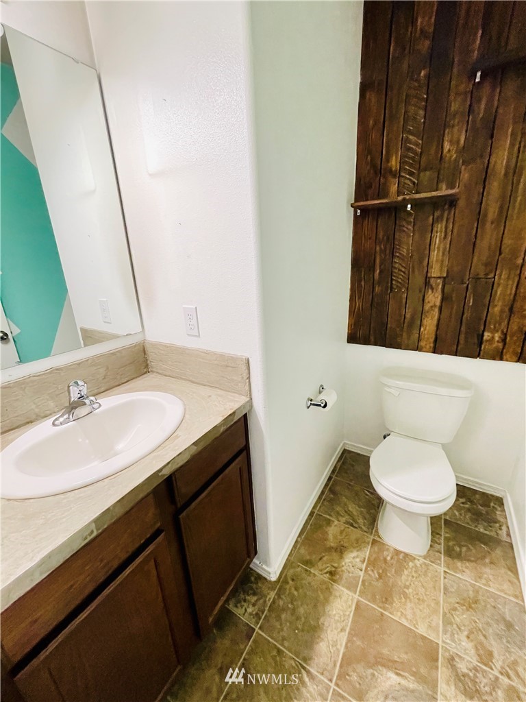 1924 Stevens Street Walla Walla, WA 99362 - Photo 13 of 24 a bathroom with a sink toilet and shower