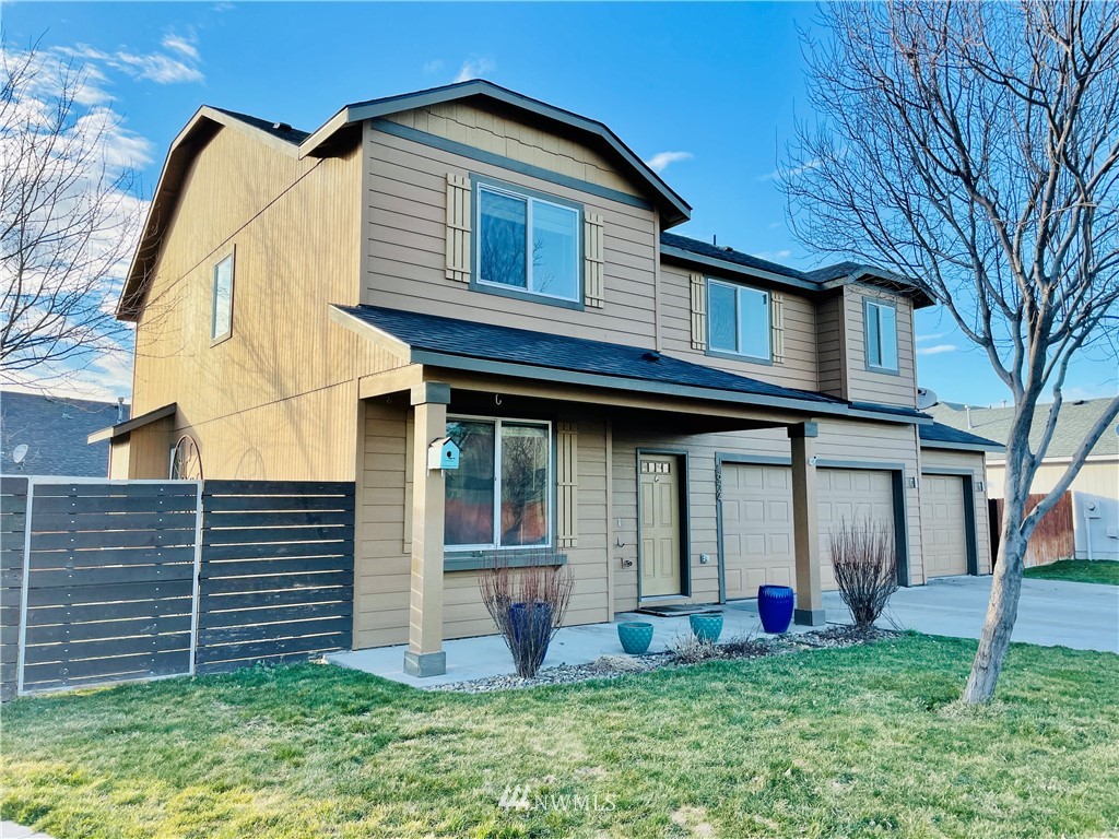 1924 Stevens Street Walla Walla, WA 99362 - Photo 2 of 24 a view of a house with backyard and a tree