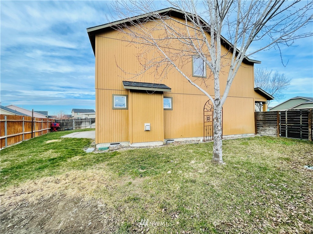1924 Stevens Street Walla Walla, WA 99362 - Photo 23 of 24 a view of a house with a backyard