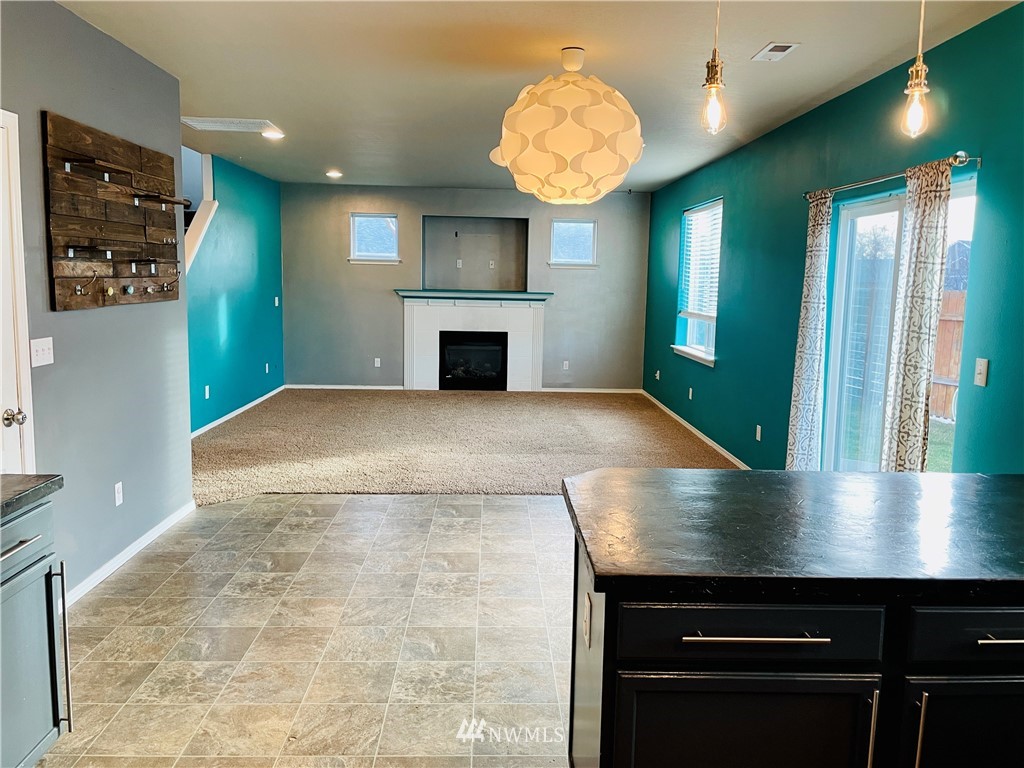 1924 Stevens Street Walla Walla, WA 99362 - Photo 9 of 24 an entryway with fireplace and wooden floor