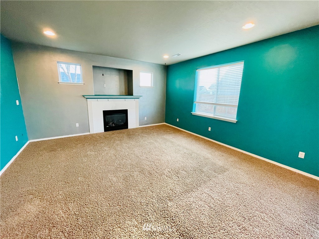 1924 Stevens Street Walla Walla, WA 99362 - Photo 10 of 24 an empty room with windows and fireplace