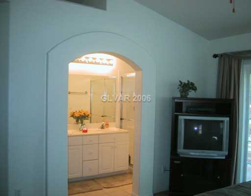 218 Camelback Ridge Avenue Henderson, NV 89012 - Photo 6 of 8 Master Bath/Spa.