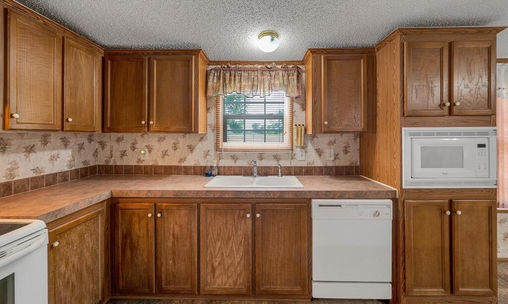 652 Middle Windsor Road McGregor, TX 76657 - Photo 13 of 40