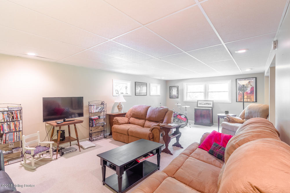2307 Fallsview Road Louisville, KY 40207 - Photo 39 of 45 2307 Fallsview Rd-21