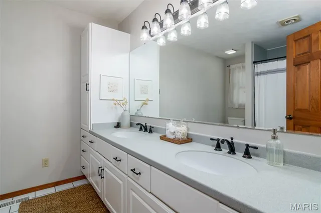 $359,900 | 355 Kingsbury Court, Highland, IL 62249